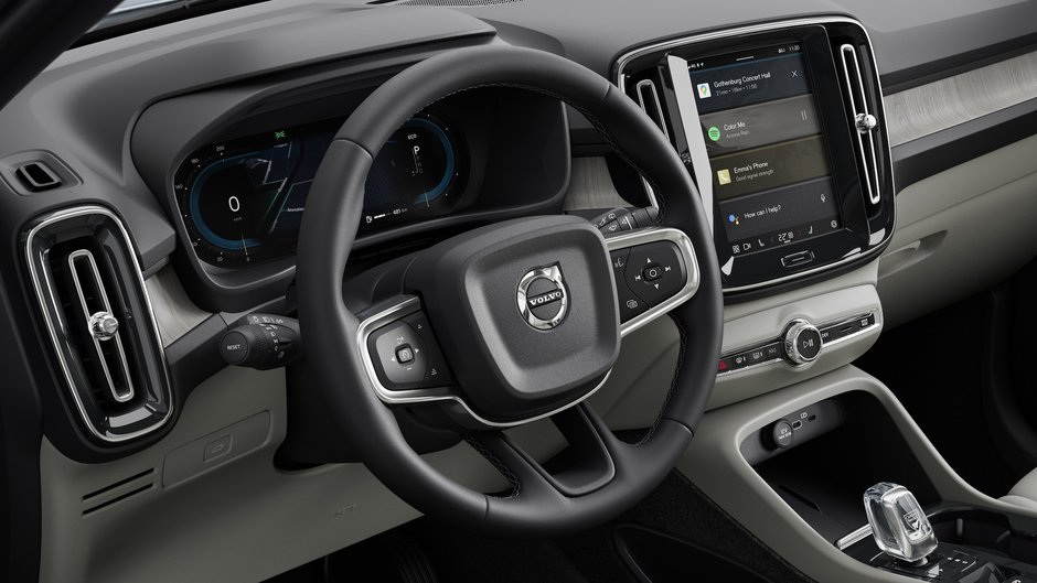 Volvo XC40 Plus Dark Theme 2025-11
