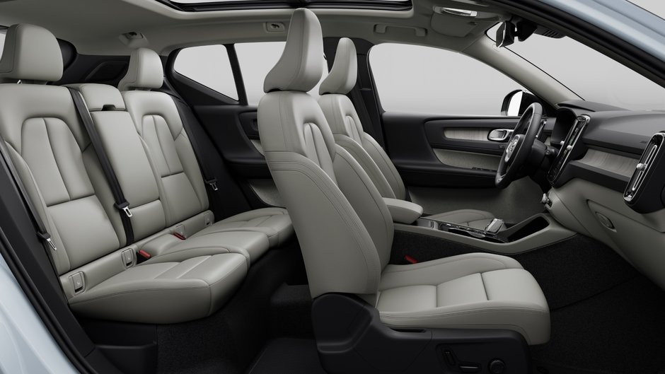 Volvo XC40 Plus Dark Theme 2025-10