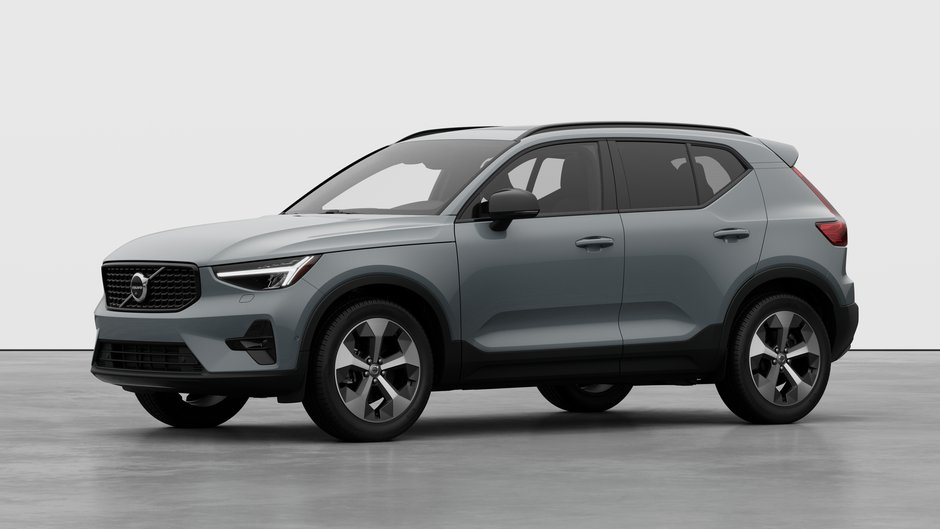 Volvo XC40 Plus Dark Theme 2026 à Laval, Québec