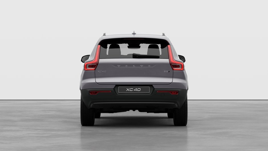 2026 Volvo XC40 Plus Dark Theme-5