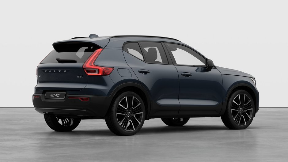 2026 Volvo XC40 Plus Dark Theme-3
