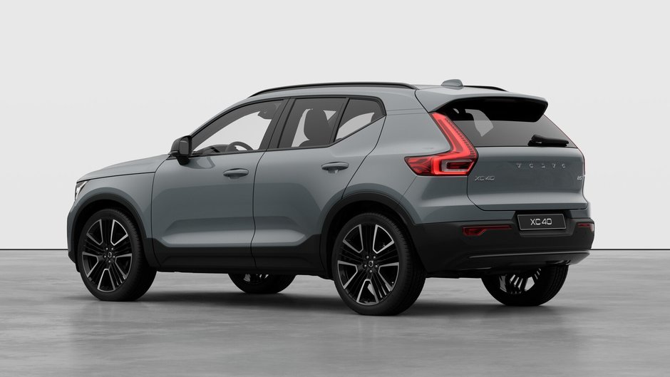 Volvo XC40 Plus Dark Theme 2026-1