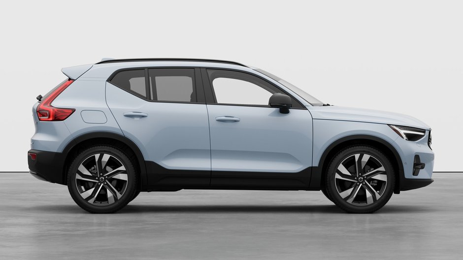 Volvo XC40 Plus Dark Theme 2026-6