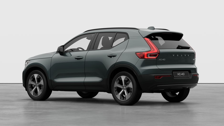 Volvo XC40 Plus Dark Theme 2026-1