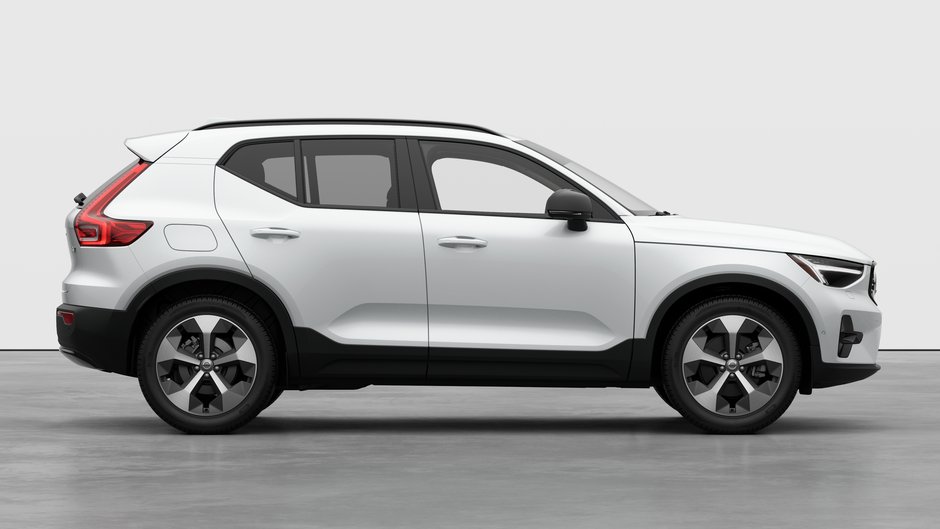 Volvo XC40 Plus Dark Theme 2026-6
