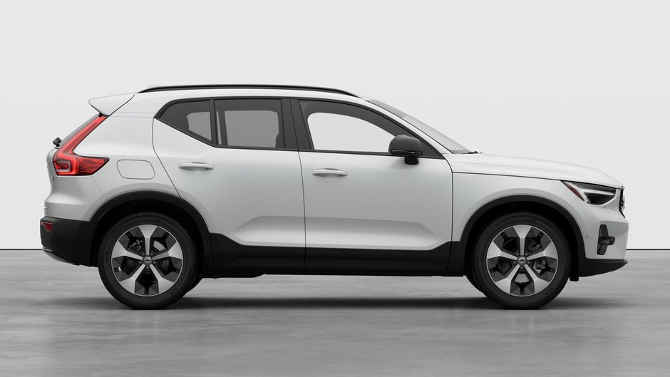 2026 Volvo XC40 Plus (Dark Theme)-6