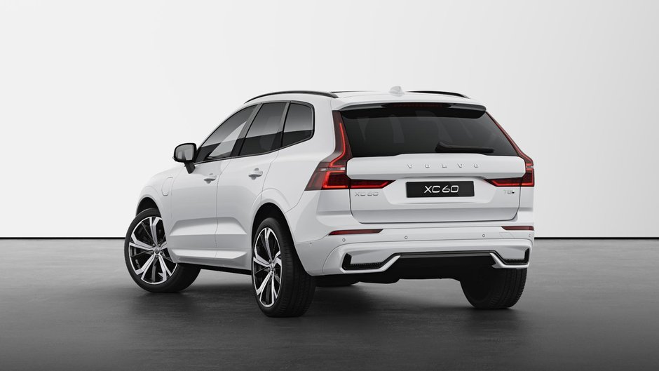 Volvo XC60 Plug-In Hybrid Ultra Dark Theme 2025-1