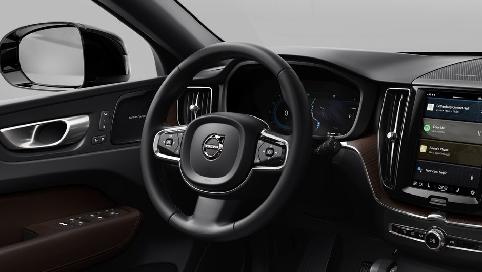 Volvo XC60 Plug-in Hybrid Plus Dark Theme 2025-11