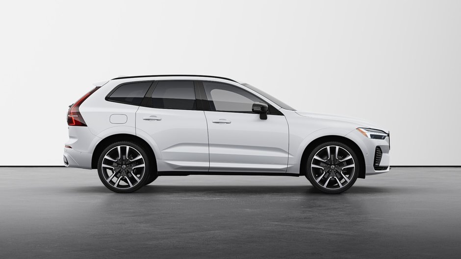 Volvo XC60 Plug-in Hybrid Ultra Dark Theme 2025-4
