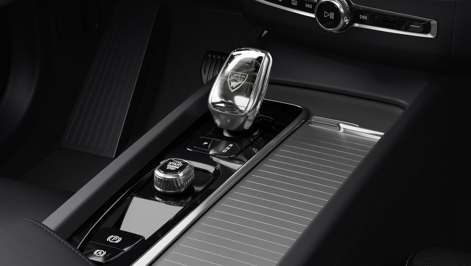 2025 Volvo XC60 Plug-in Hybrid Ultra Black Edition-8