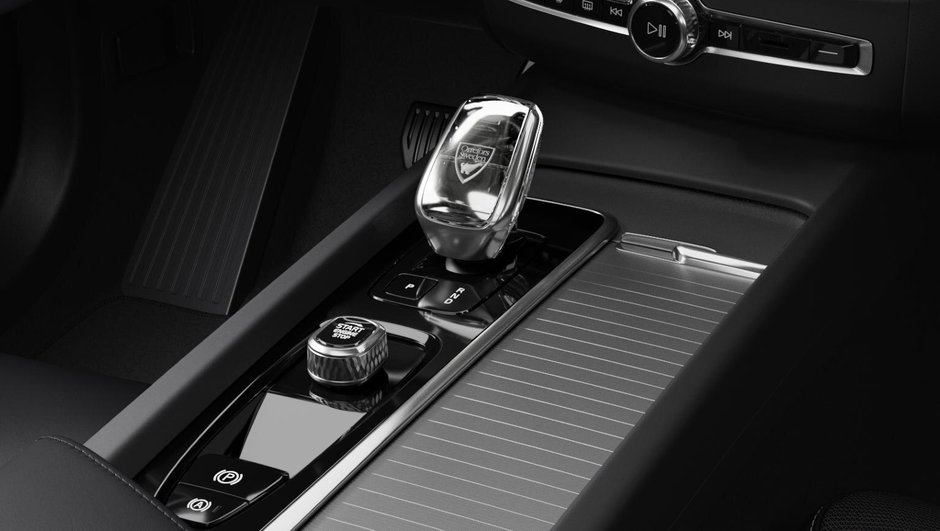 2025 Volvo XC60 Plug-In Hybrid Ultra Black Edition-8