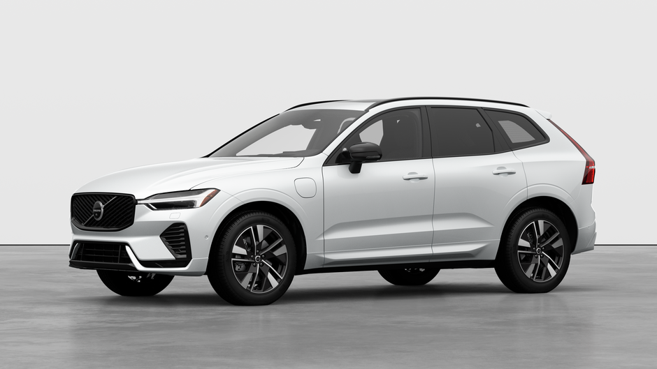 2026 Volvo XC60 Plug-in Hybrid Plus Dark Theme in Laval, Quebec