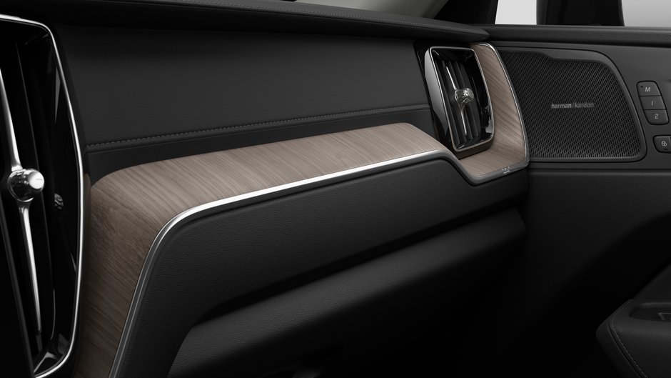 Volvo XC60 Plug-In Hybrid Ultra Dark Theme 2026-8