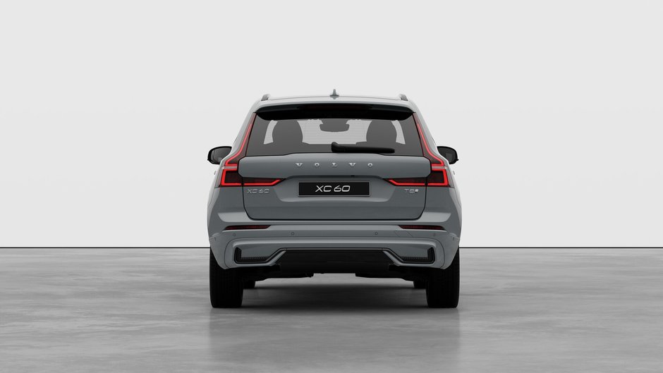 2026 Volvo XC60 Plug-In Hybrid Plus Dark Theme-5