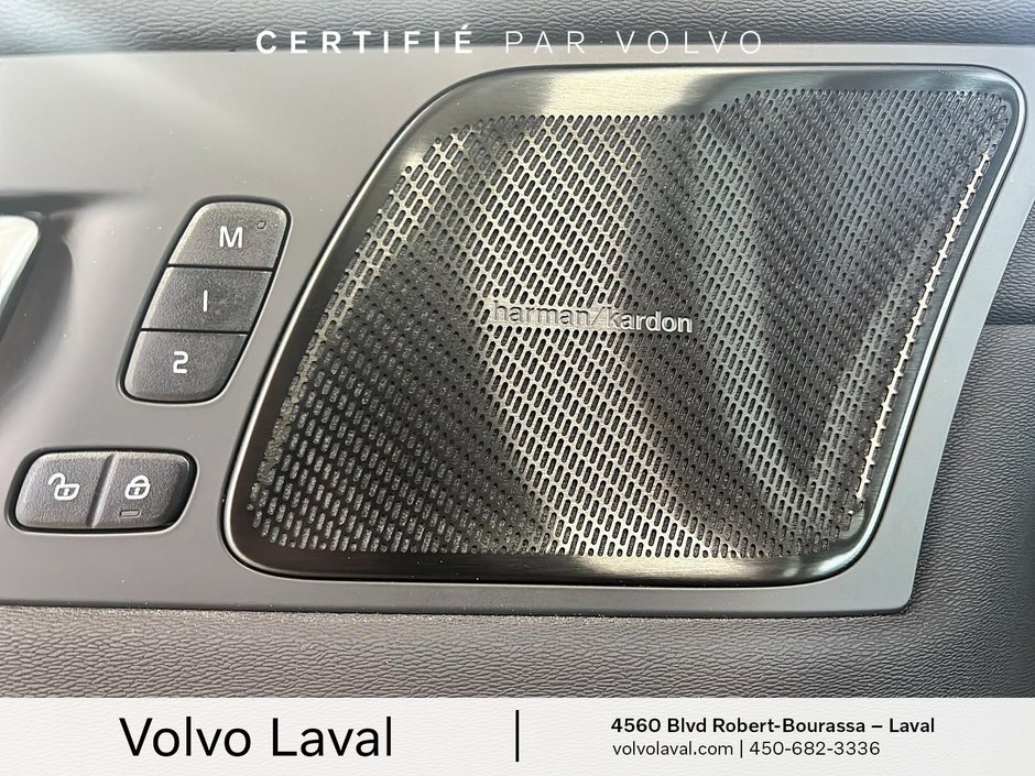 2024 Volvo XC60 Recharge Ultimate Dark Theme-17
