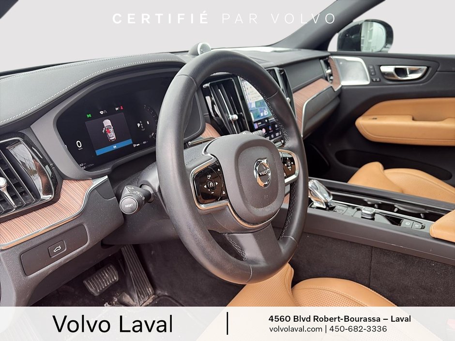 Volvo XC60 Ultimate Dark Theme 2023-10