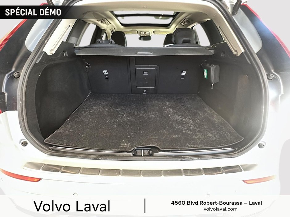 Volvo XC60 Plus Dark Theme 2026-13