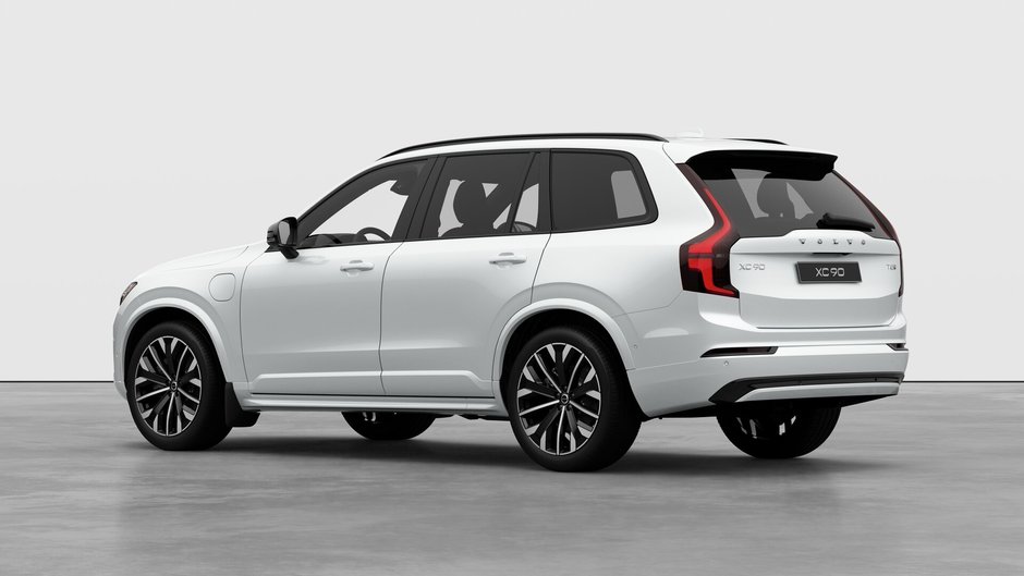 Volvo XC90 Plug-In Hybrid Plus Dark Theme 2026-1