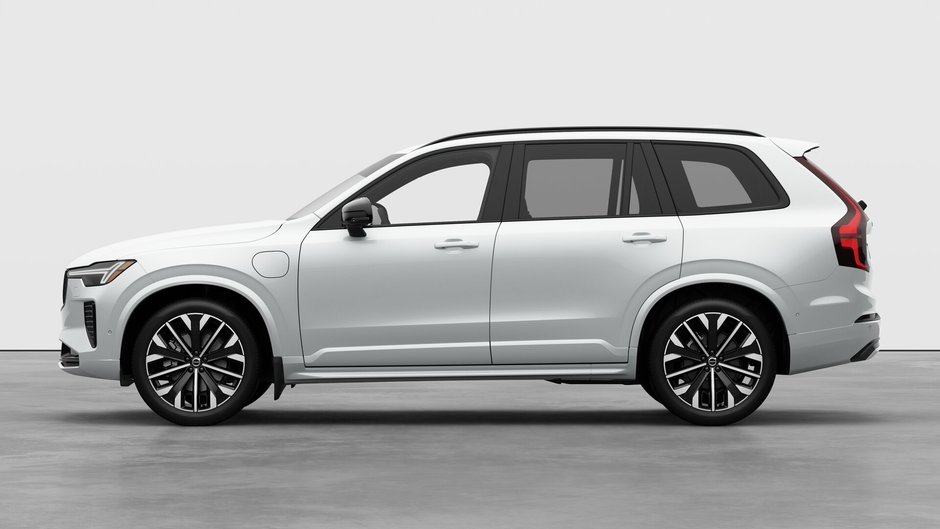Volvo XC90 Plug-In Hybrid Plus Dark Theme 2026-7