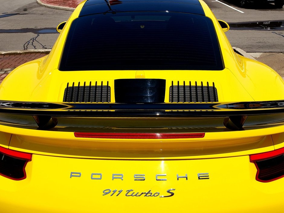 2017 Porsche 911 TURBO S-23