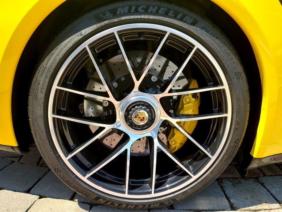 2017 Porsche 911 TURBO S-3