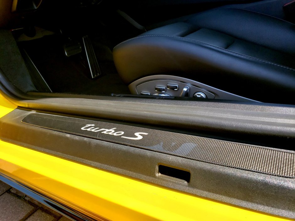 2017 Porsche 911 TURBO S-7
