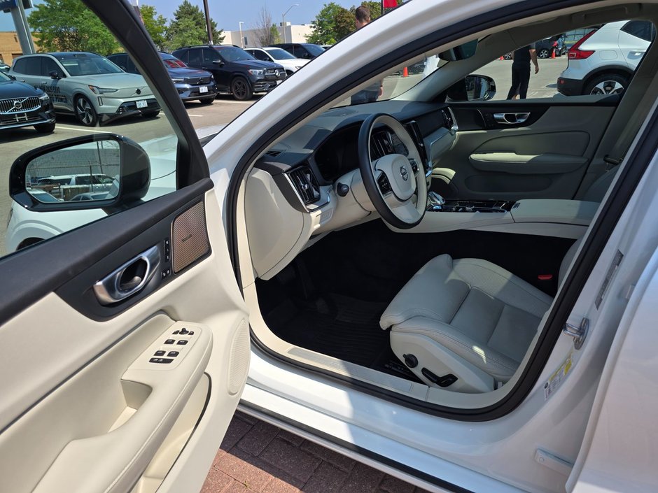 2024 Volvo S60 Recharge ULTIMATE DARK THEME-10