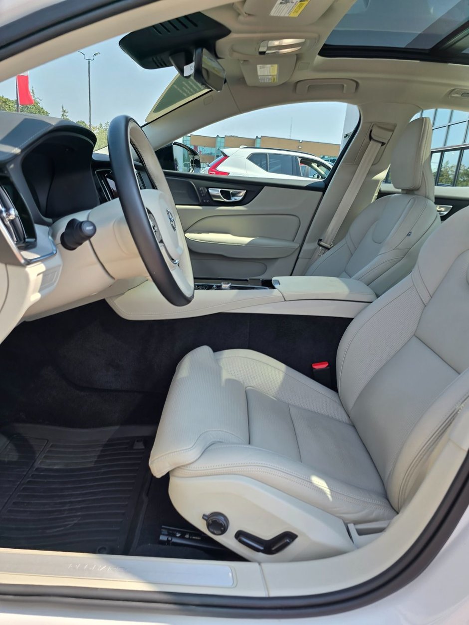 2024 Volvo S60 Recharge ULTIMATE DARK THEME-23