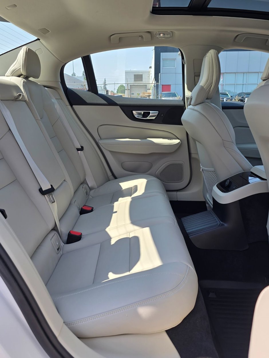 2024 Volvo S60 Recharge ULTIMATE DARK THEME-18