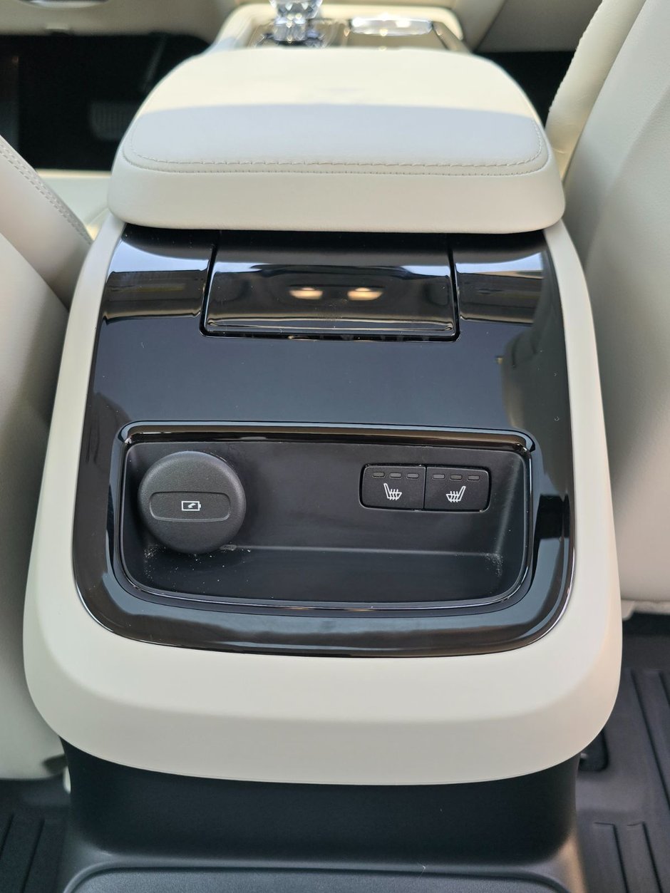 2024 Volvo S60 Recharge ULTIMATE DARK THEME-19