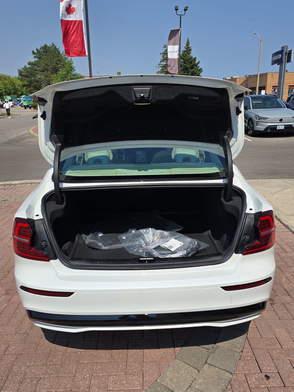 2024 Volvo S60 Recharge ULTIMATE DARK THEME-14