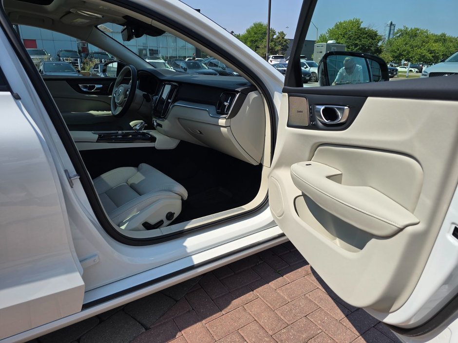 2024 Volvo S60 Recharge ULTIMATE DARK THEME-21