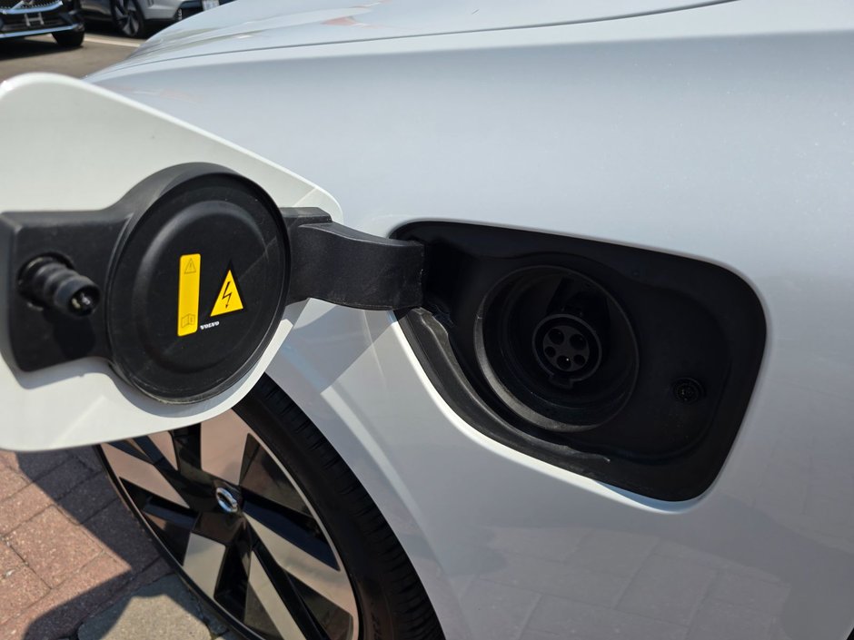 2024 Volvo S60 Recharge ULTIMATE DARK THEME-11