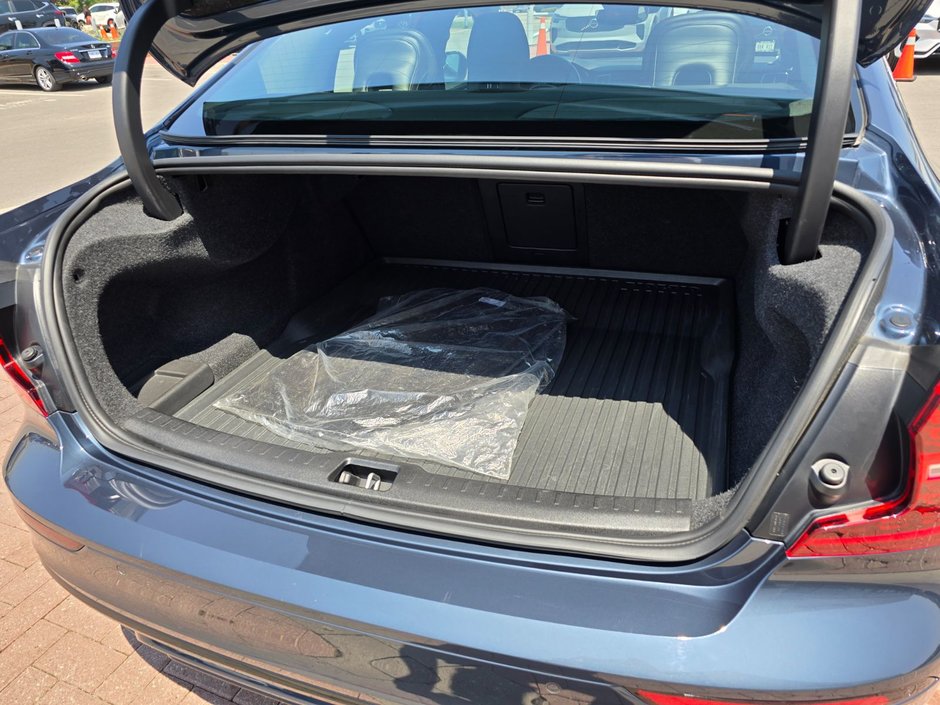 2021 Volvo S60 MOMENTUM-16