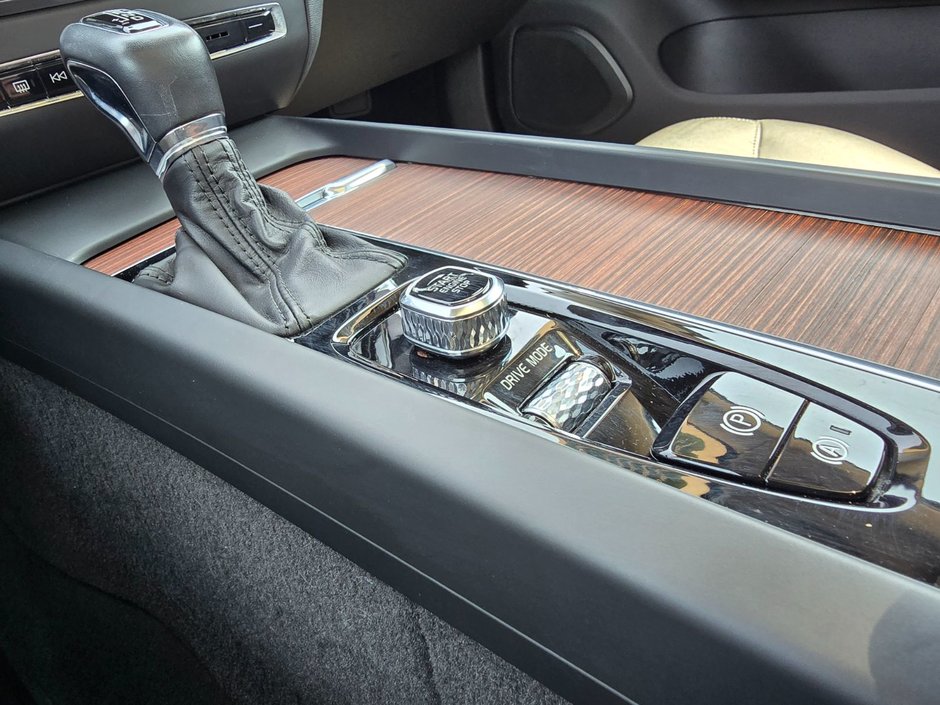 2021 Volvo S60 MOMENTUM-26