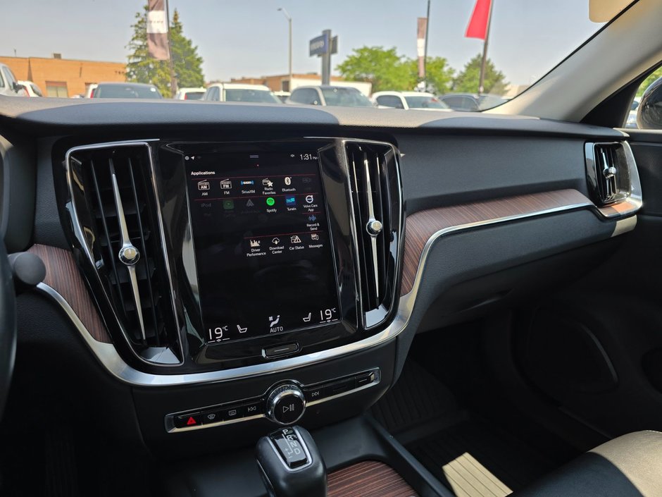 2021 Volvo S60 MOMENTUM-25