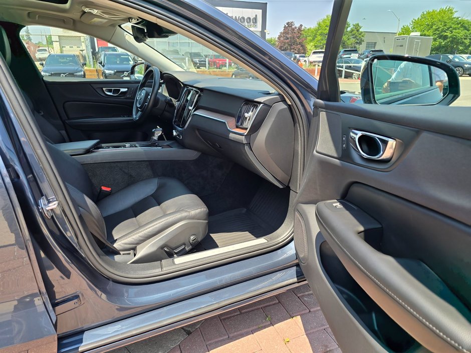 2021 Volvo S60 MOMENTUM-21