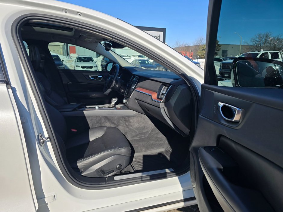 2021 Volvo S60 MOMENTUM-21