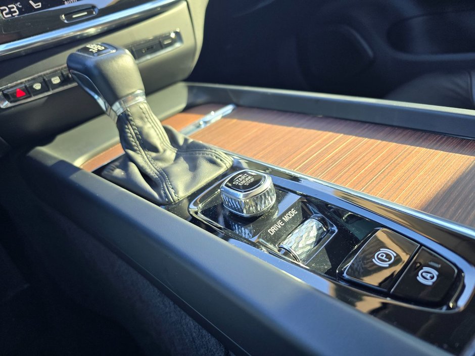 2021 Volvo S60 MOMENTUM-26