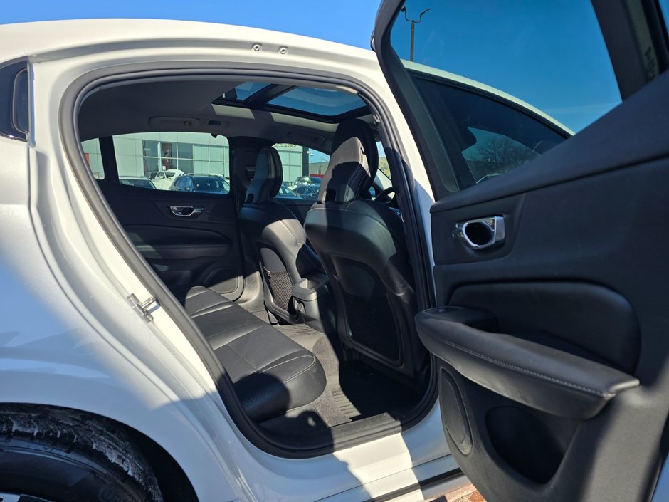 2021 Volvo S60 MOMENTUM-17