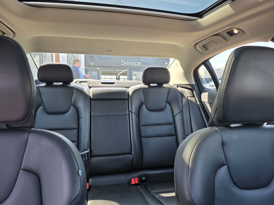 2022 Volvo S60 MOMENTUM-6