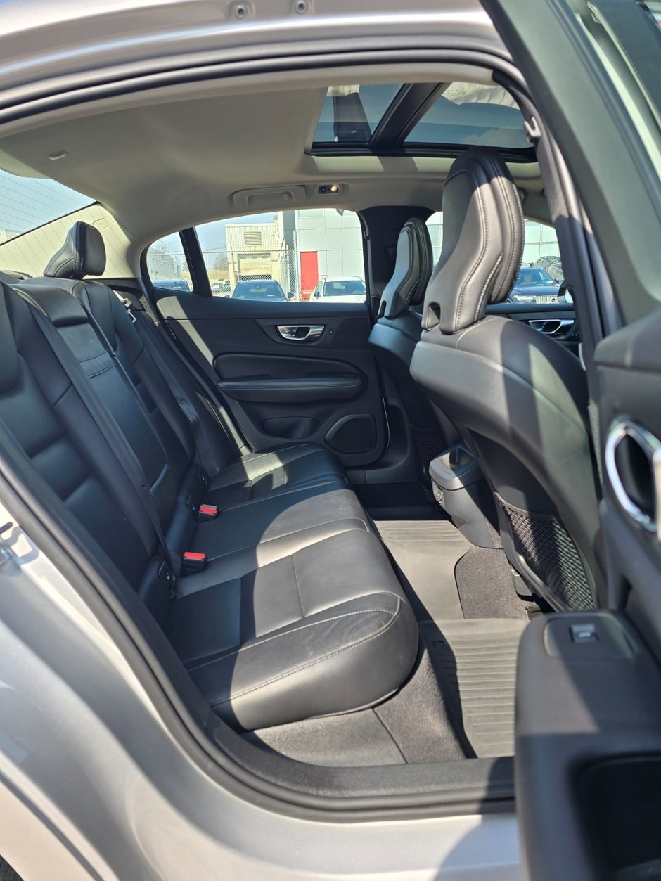 2022 Volvo S60 MOMENTUM-17