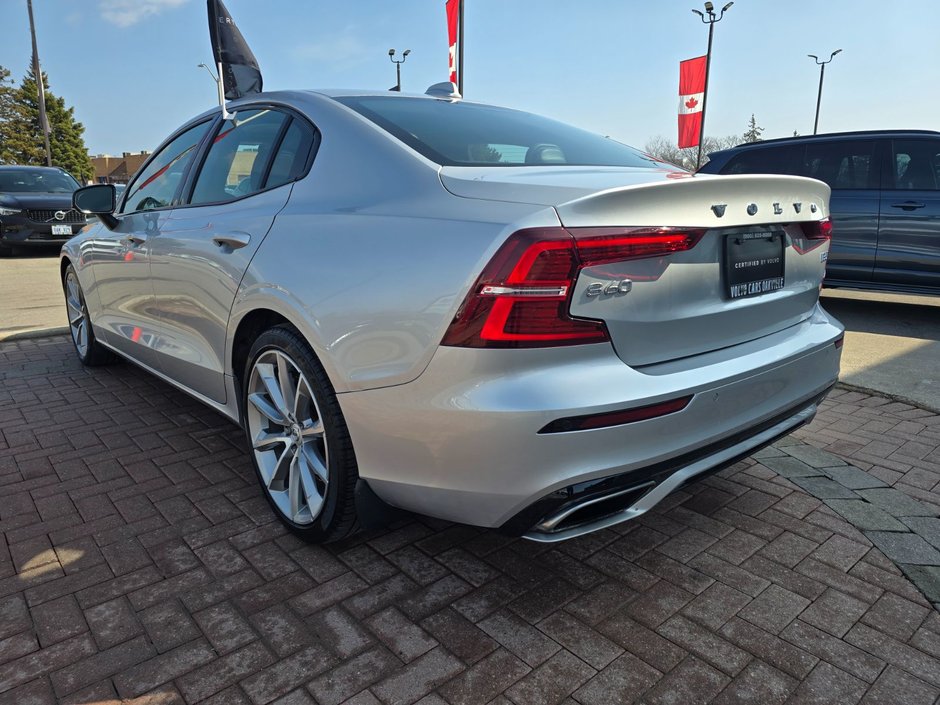 2022 Volvo S60 MOMENTUM-11