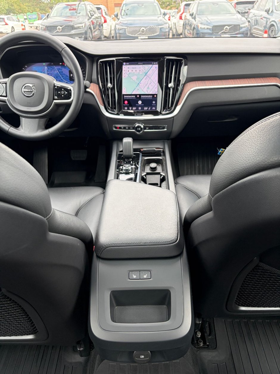 2023 Volvo S60 PLUS BRIGHT THEME-8