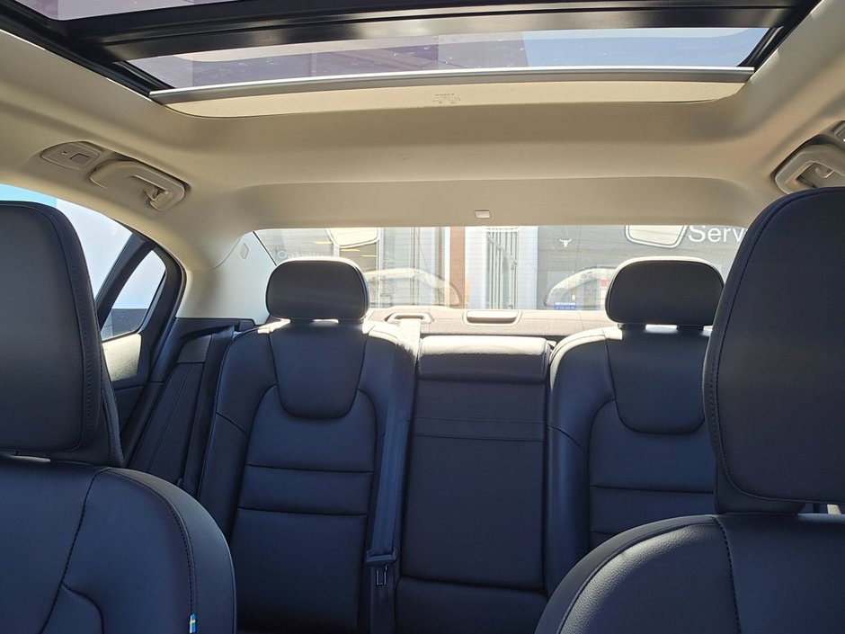 2024 Volvo S60 CORE DARK THEME-6