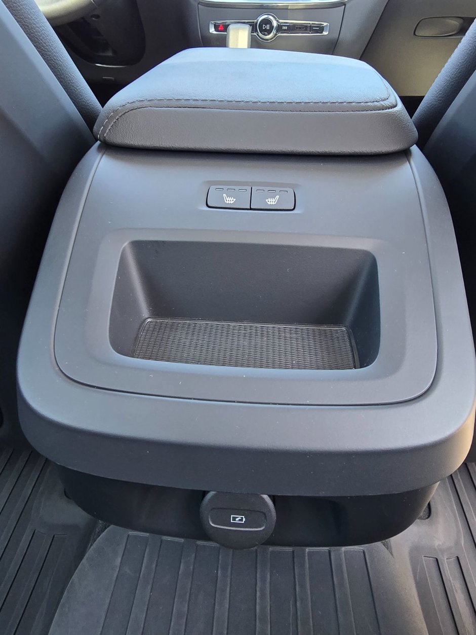 2024 Volvo S60 CORE DARK THEME-18