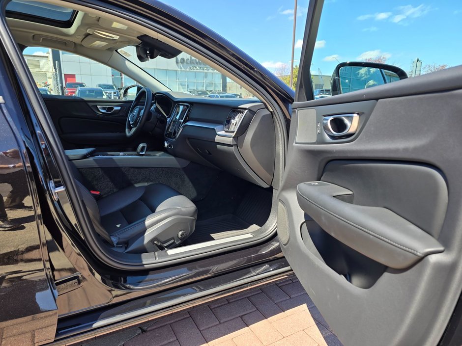 2024 Volvo S60 CORE DARK THEME-20