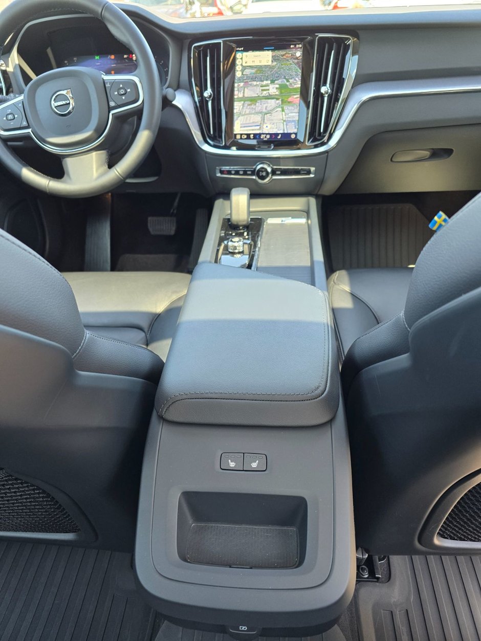 2024 Volvo S60 CORE DARK THEME-19