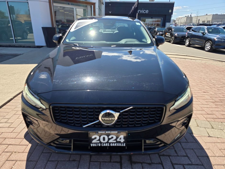 2024 Volvo S60 CORE DARK THEME-3