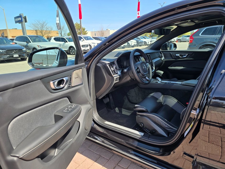 2024 Volvo S60 PLUS BLACK EDITION-10